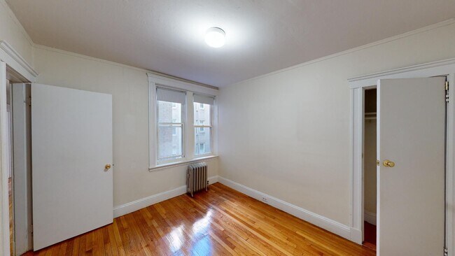 Building Photo - 9/1 No Fee! Split-style 2BR near Kenmore, BU, Northeastern, Longwood!