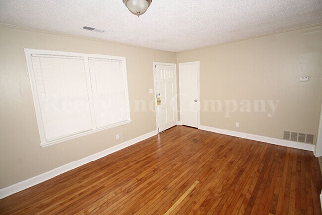 Building Photo - 2977 N Radford Rd