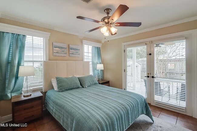 Building Photo - 176 Markham Dr