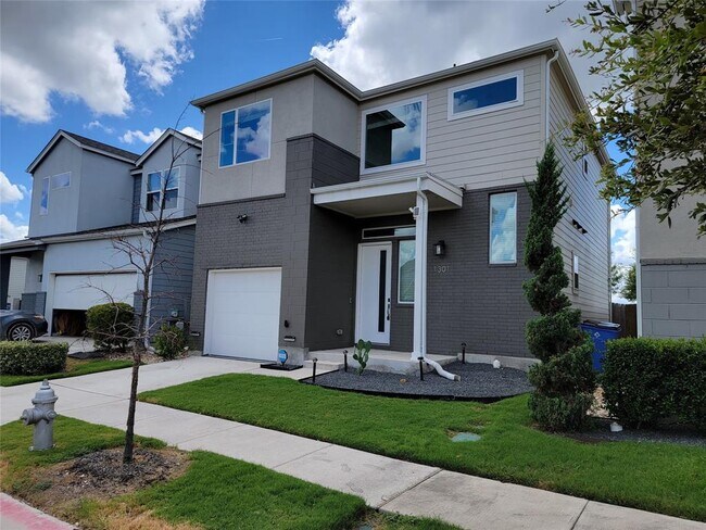 Building Photo - 1301 Showbox St