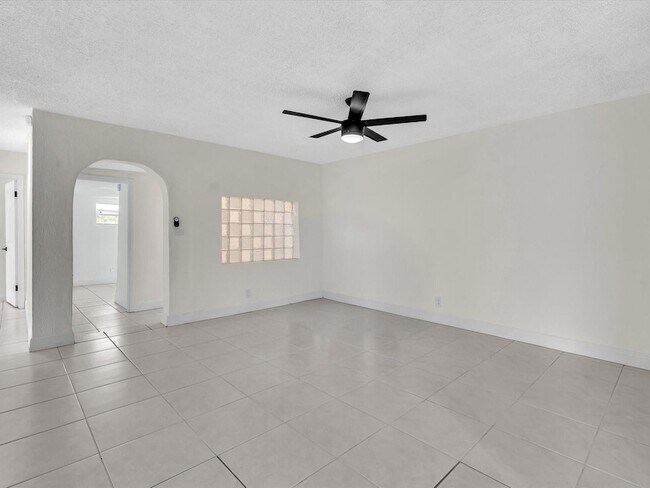 Building Photo - 6661 Meade St