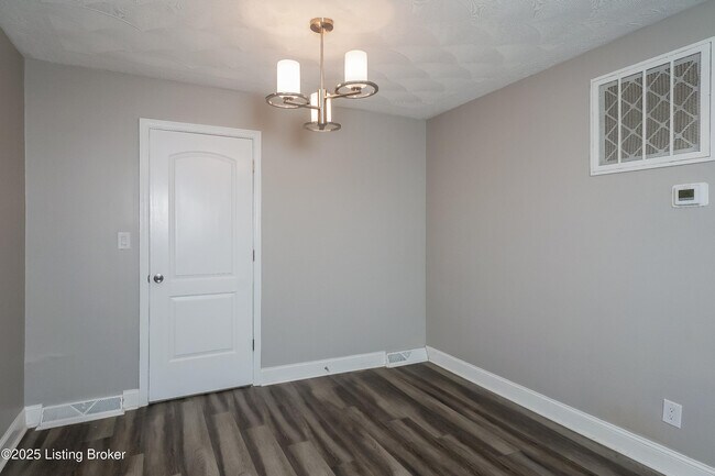 Building Photo - 1712 Star Rest Dr
