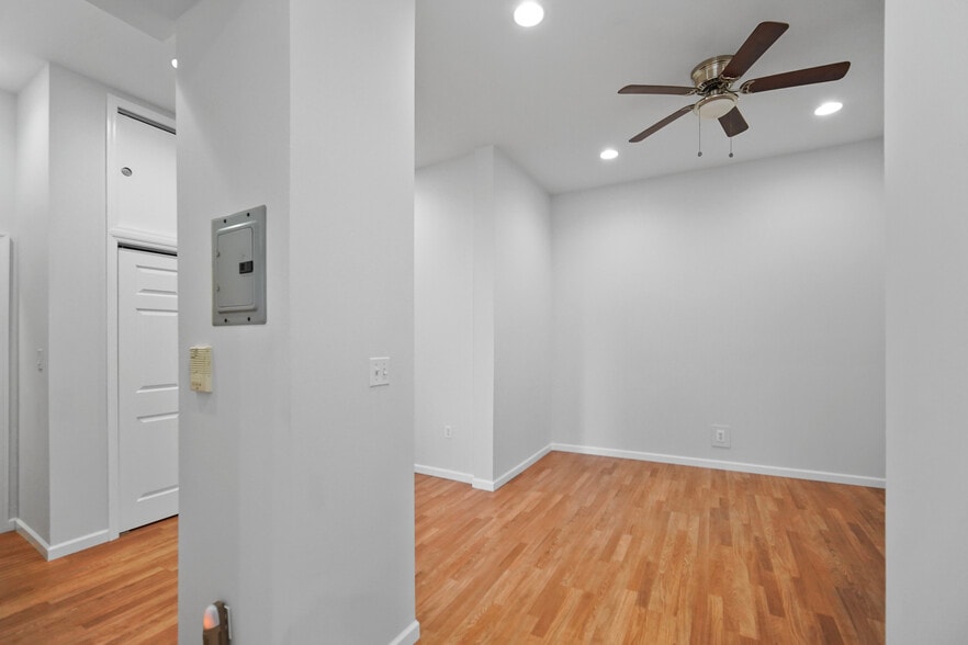 Building Photo - 51 Macdougal St