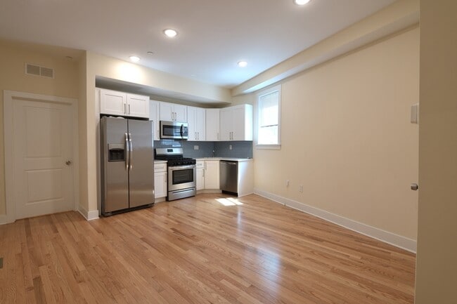 Building Photo - 915 N 19th St