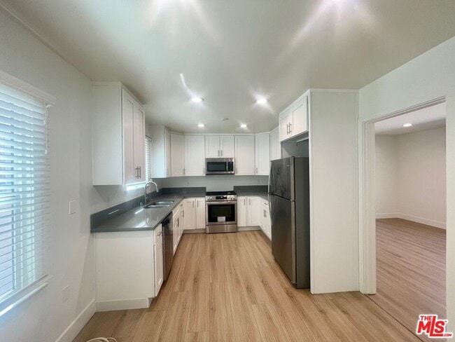 Building Photo - 4441 Tujunga Ave