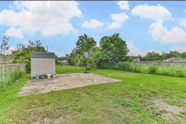 Building Photo - 5414 Evelyn St