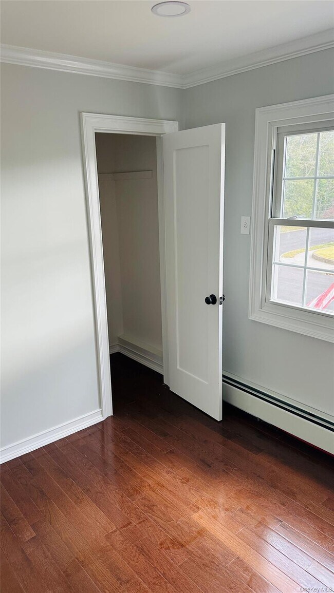 Building Photo - 3013 Lawrence Dr