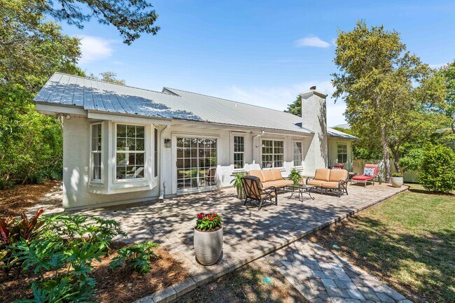 Building Photo - 220 Seabreeze Cir