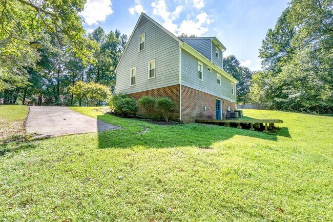 Building Photo - 9395 Blacksmith Dr