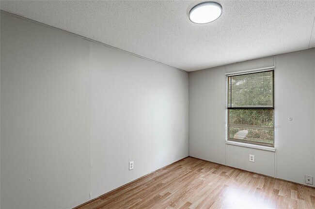 Building Photo - 1345 FM 405 Rd