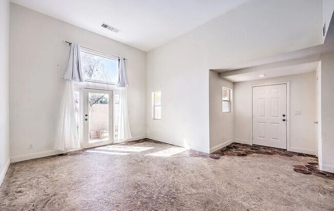 Building Photo - Beautiful Two-Story Home in a Convenient Location