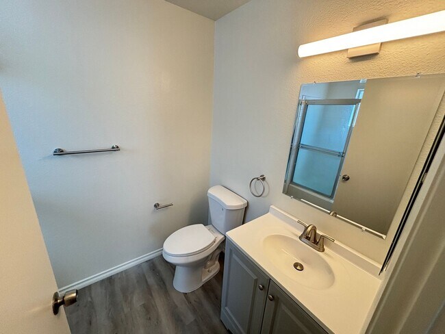 Building Photo - Beautiful 2Bed/2Bath 2nd floor condo located in the Highgate Condos gated community In Summerlin