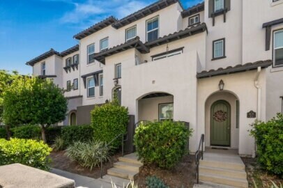 Building Photo - Winding Walk townhome will soon be available!