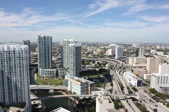 Building Photo - 200 Biscayne Blvd Way