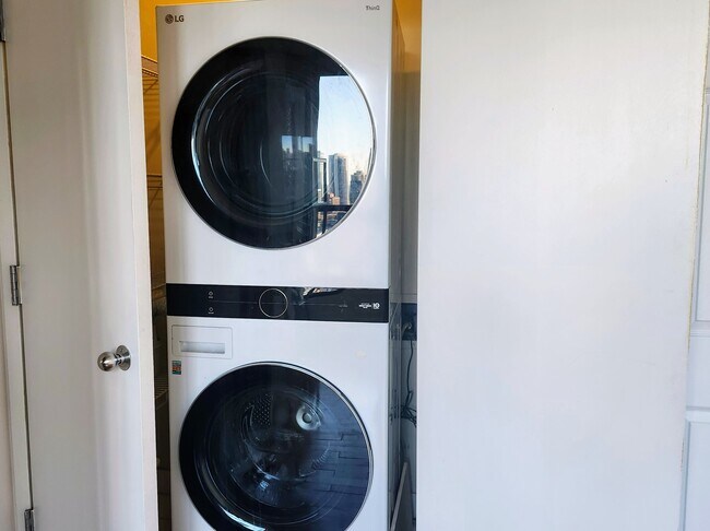 Building Photo - 405 N Wabash Ave