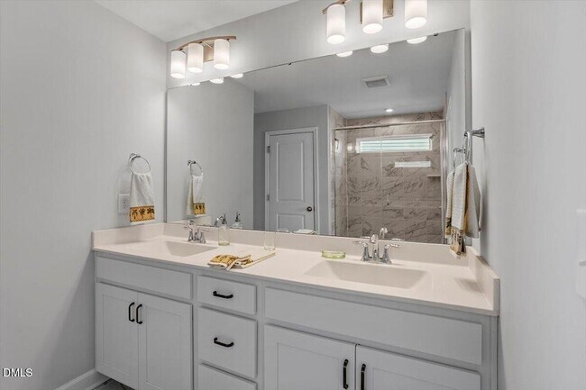 Building Photo - 128 Highland Grv Wy