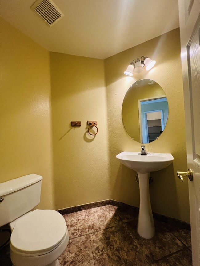 Building Photo - 32382 Gardenvail Dr