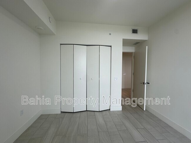 Building Photo - 2000 Metropica Wy