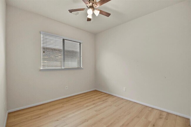Building Photo - 16918 Lake Arlington Ln