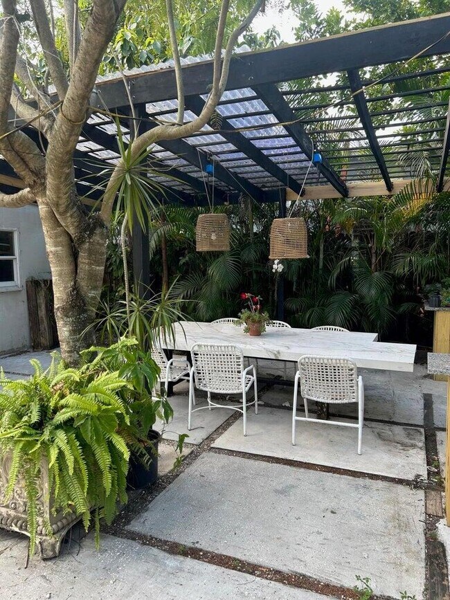 Building Photo - 820 30th St