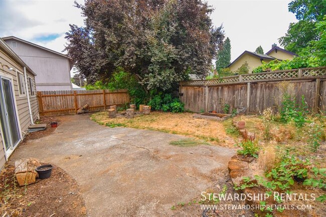 Building Photo - 5 Bd  - Close to Oregon State University!