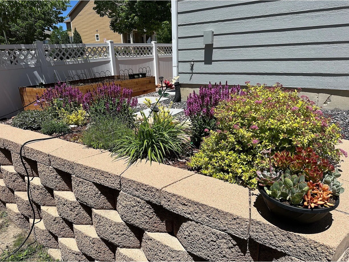 Building Photo - 2264 Saint Paul Dr