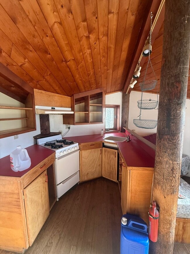 Building Photo - Cozy 2 Bedroom, 1 Bath, With a great Locat...