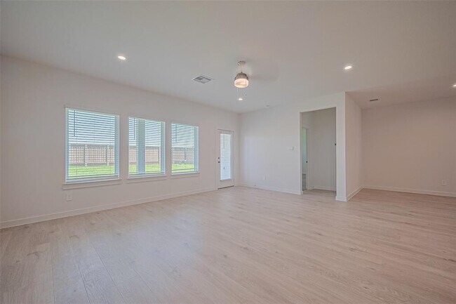 Building Photo - 31022 W Kington Wy