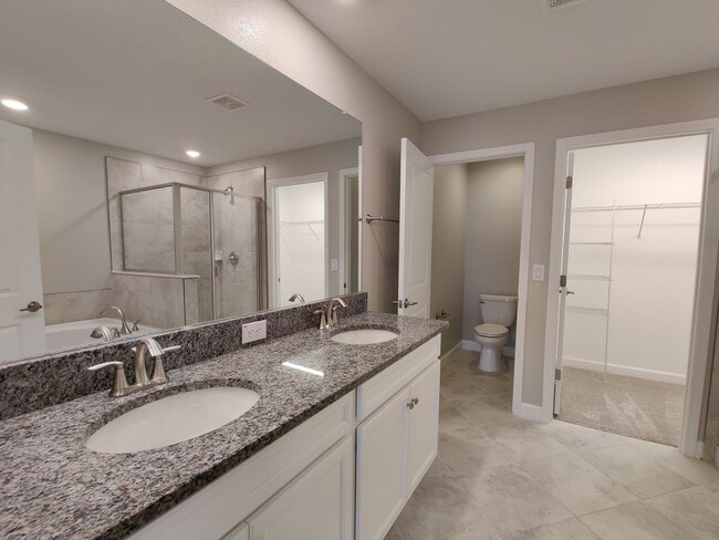 Building Photo - 23270 Willow Glen Way