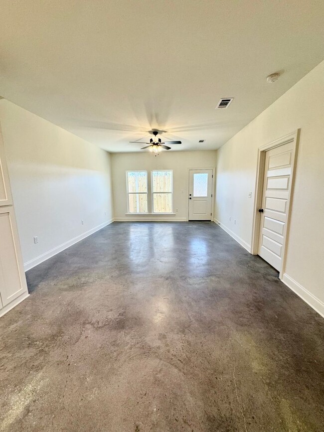 Building Photo - 2BD/2BA Townhome for Lease in Denham Sprin...