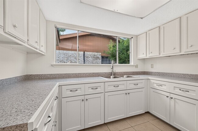 Building Photo - 8638 Little River Rd