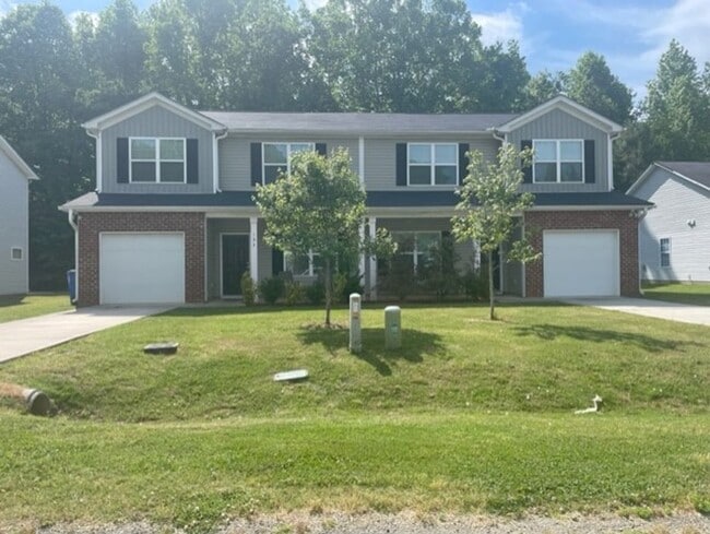 Primary Photo - Luxurious 2 story 3 bedroom 2.5 bath Townhome | Located Off Airport Rd in Salisbury