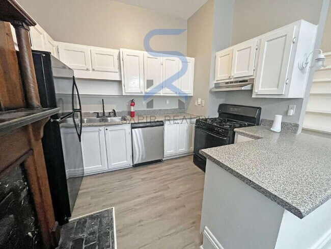 Building Photo - Move in before October 31st and get a $250...