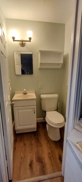 Bathroom - 455 39th Ave N