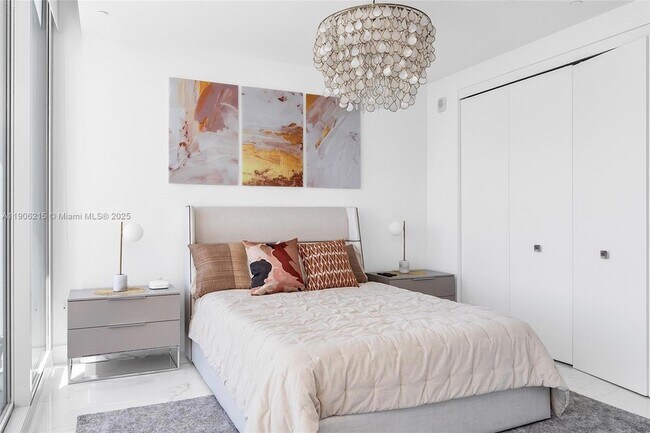 Building Photo - 16901 Collins Ave