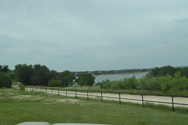 Building Photo - 729 Canyon Bend