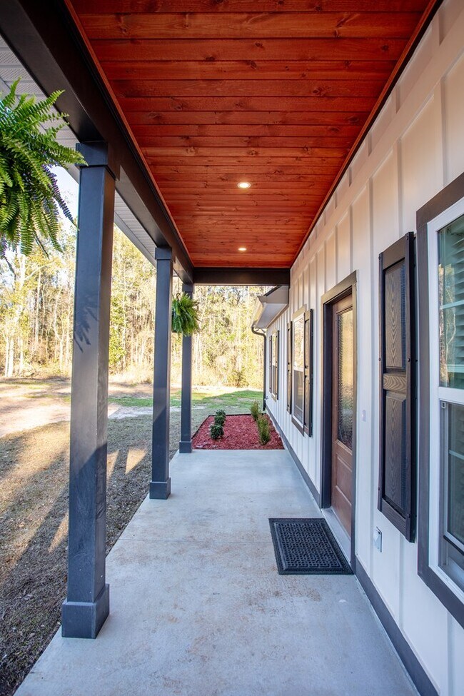 Building Photo - 823 Meridian Rd