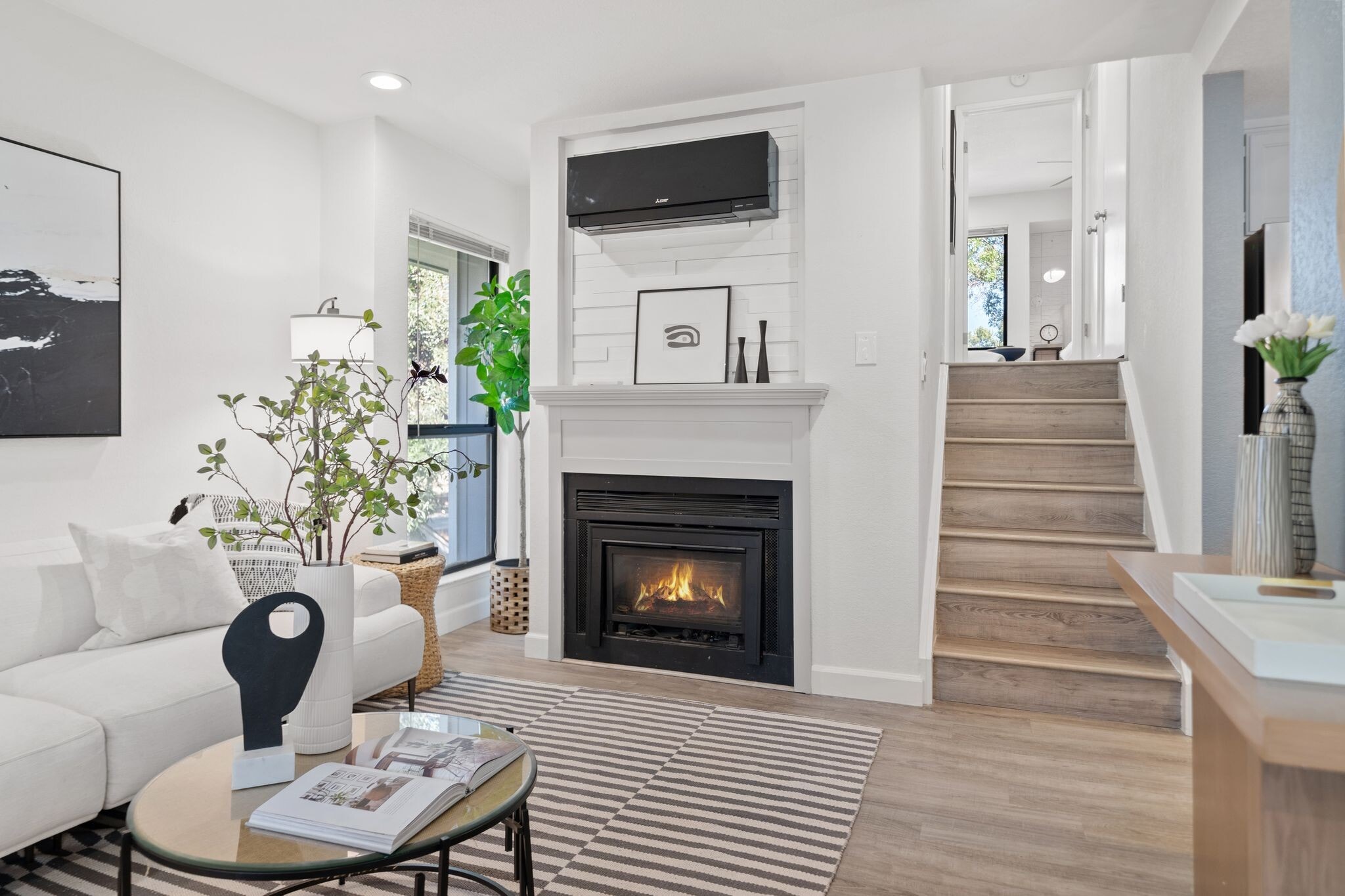 Building Photo - 906 La Barbera Dr