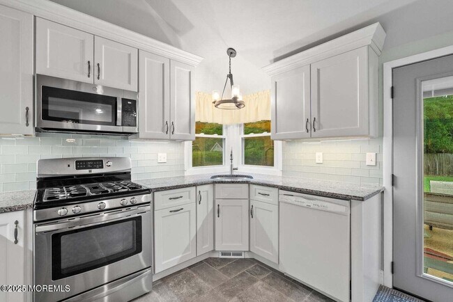 Building Photo - 23 Barbara Ln