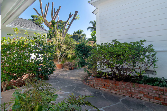 Building Photo - 2417 Arista Ct