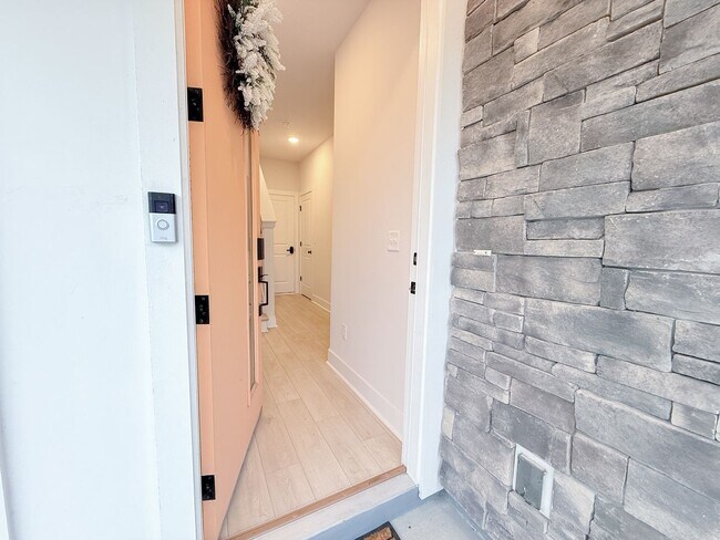 Building Photo - Resort-Style Living in eTown | Gated Community + Top Amenities