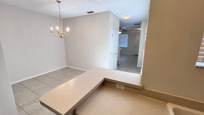 Building Photo - Upgraded Avalon Park 3 Bed/2.5 Bath Townhome!