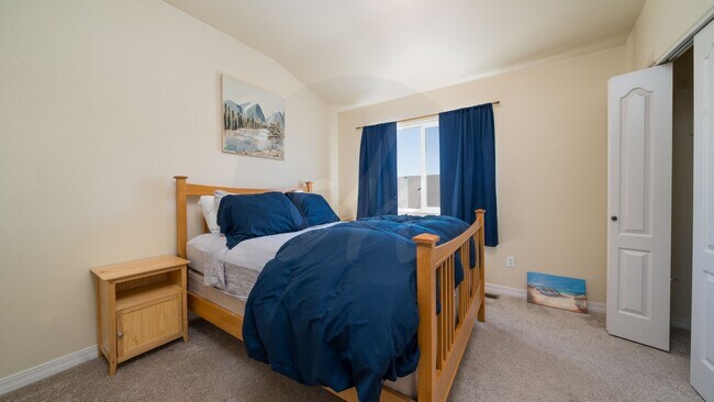 Building Photo - Fully Furnished Townhome in Park Haven Vil...