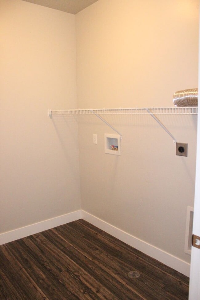 Building Photo - Reduced price