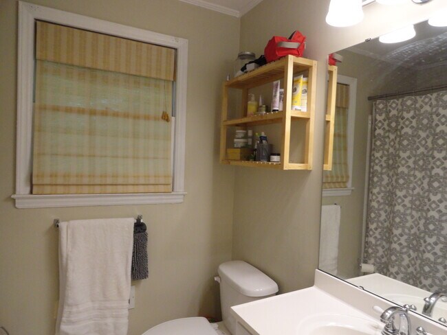 Building Photo - 5531 Farmbrook Dr