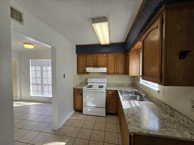 Building Photo - 120 Oak Ridge Ave