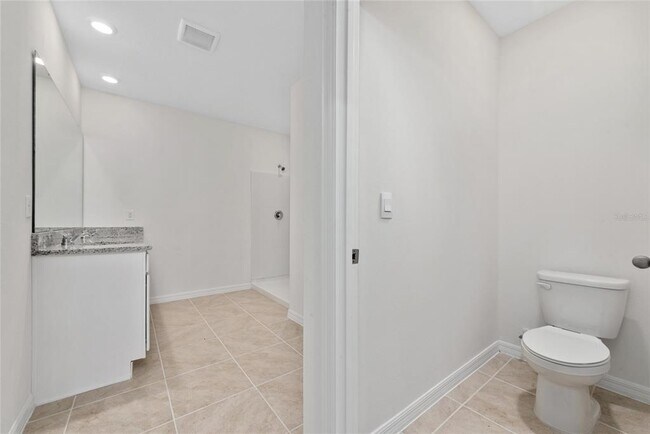 Building Photo - 804 Silver Palm Dr