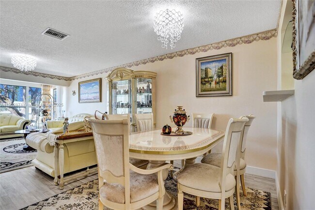 Building Photo - 1450 NW 18th Ave