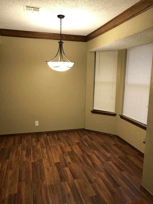 Dining room - 9050 E 95th St