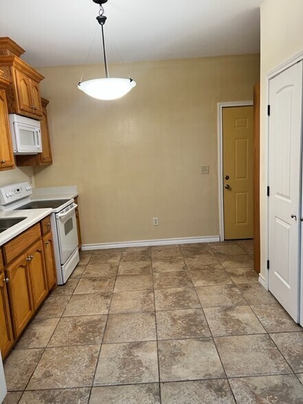 Kitchen/Dinning Area - 12 Chaparral St